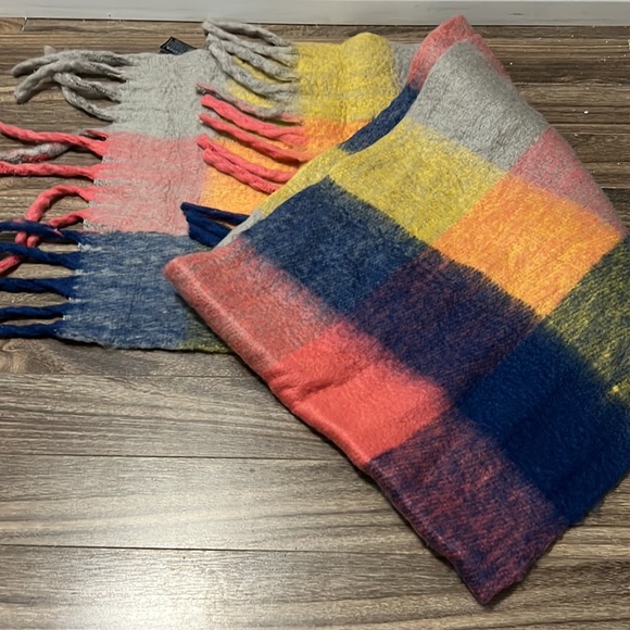 Zara - Blanket Scarf - Picture 2 of 2